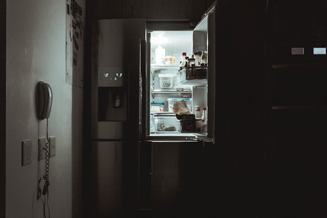 Saviez-vous que les aliments cuits conservés trop longtemps au réfrigérateur peuvent causer des maladies ou des risques sanitaires? Voici pourquoi.