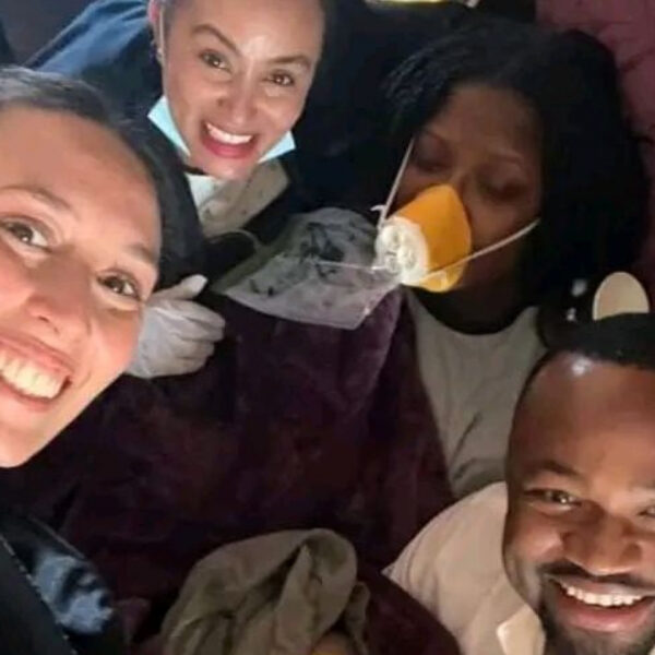 Naissance en plein ciel : Une Nigériane accouche dans un avion !