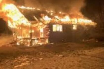 Accusations de Sorcellerie au Zimbabwe : Un Fils Brûle la Maison et la Voiture de ses Parents