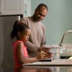 Parent fragile : ces signes discrets qui abîment vos enfants sans que vous le sachiez