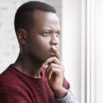 Ils disent qu’elle est trop laide pour moi, mais c’est la plus belle chose qui me soit arrivée