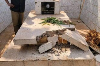 Vandalisme à Bafoussam : la tombe d&rsquo;Ernest Ouandié, figure emblématique du Cameroun, profanée