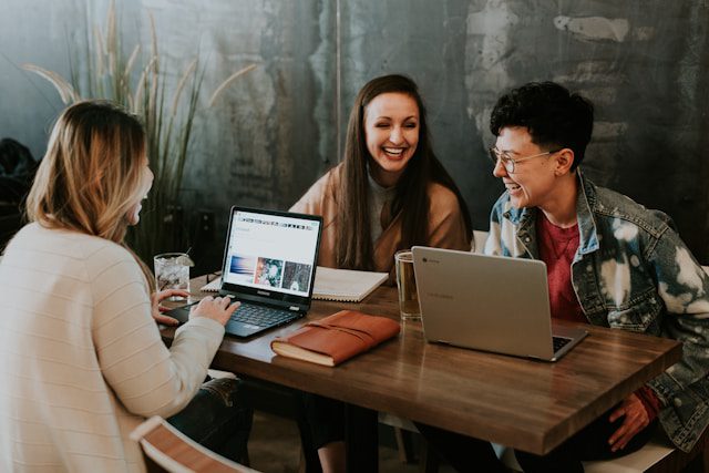 Un Simple « Bonjour » à un étranger : La Clé Secrète pour Améliorer Votre Qualité de Vie !
