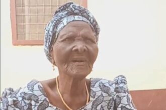 À 111 Ans, une Femme d’Anlo Afiadenyigba Dénonce l’Indiscipline de la Jeunesse