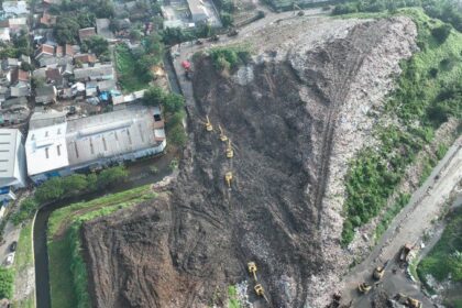 Tragédie à Jakarta : la montagne de déchets qui a tué sept personnes