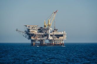 Pétrole en Afrique : Quand l&rsquo;Or Noir Laisse les Mains Vides