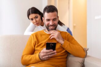 Infidélité virtuelle : est-ce vraiment tromper si tu n&rsquo;as pas couché ?