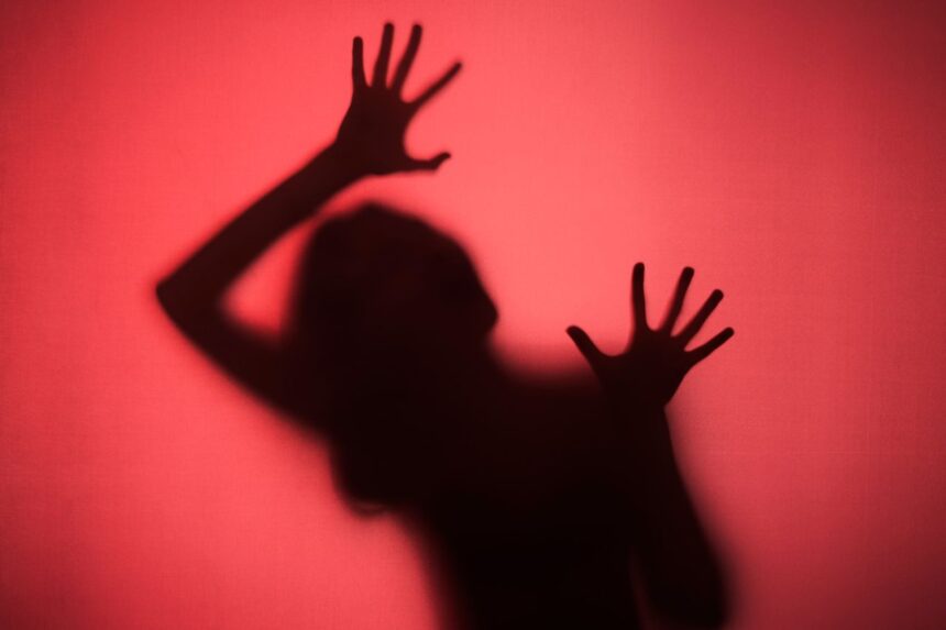 Féminicides au Cameroun : le pays sous le choc, la loi toujours bloquée
