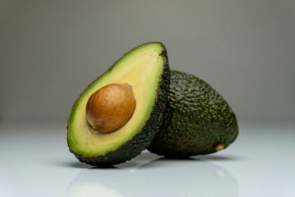 Avocat trop dur : ces astuces de grand-mère qui le font mûrir en 24h chrono